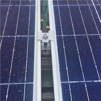 PV kẹp giữa