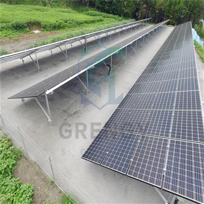 Tấm pin mặt trời được gắn trên mặt đất